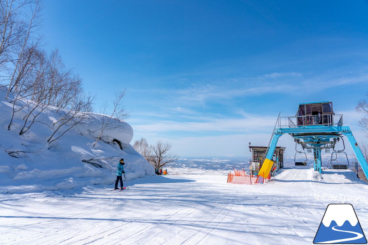 カムイスキーリンクス｜山頂から山麓までゲレンデには積雪たっぷり＆最新の自動券売機導入でチケット購入時の待ち時間も短縮。最高に気持ちの良い春スキーを楽しみましょう(^_-)-☆